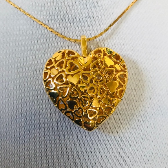 New Gold Tone Heart Necklace - Picture 2 of 5